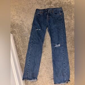 Selling women’s Levi jeans!